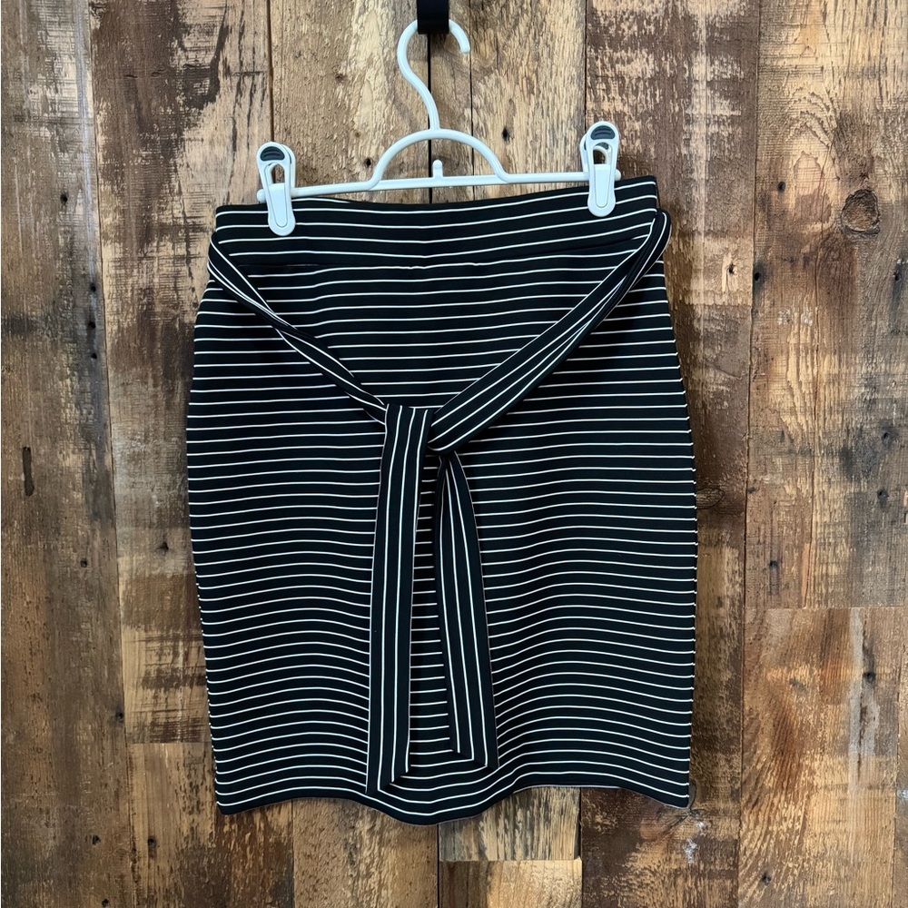 Loft Black & White Mini-Skirt with Tie-Up Belt, Size 6